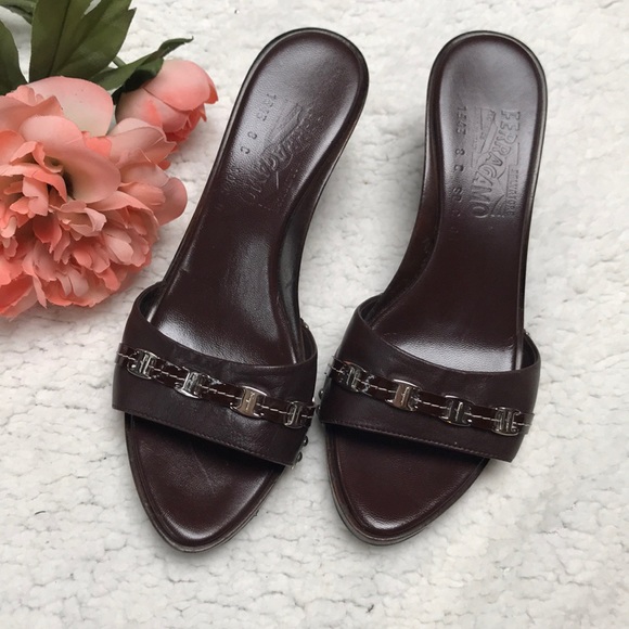 ⭐️Caterina Salvatore Ferragamo slides - Picture 2 of 6